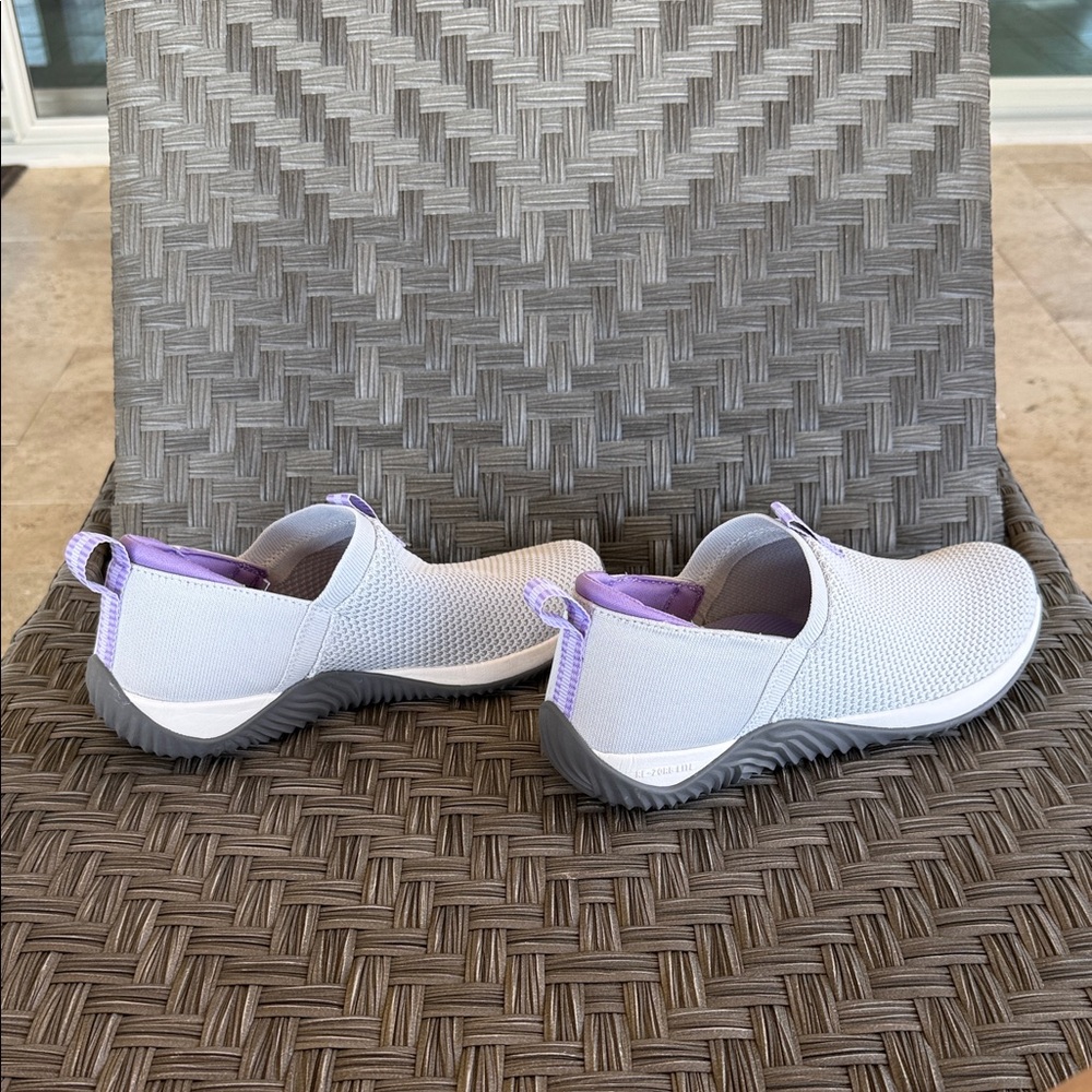 Ryka Women's White and Lavender Slip-On Sneakers 10W New - Picture 3 of 8